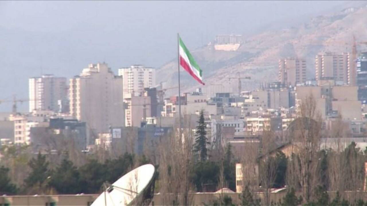 Des habitants de Téhéran réagissent au mouvement de contestation
