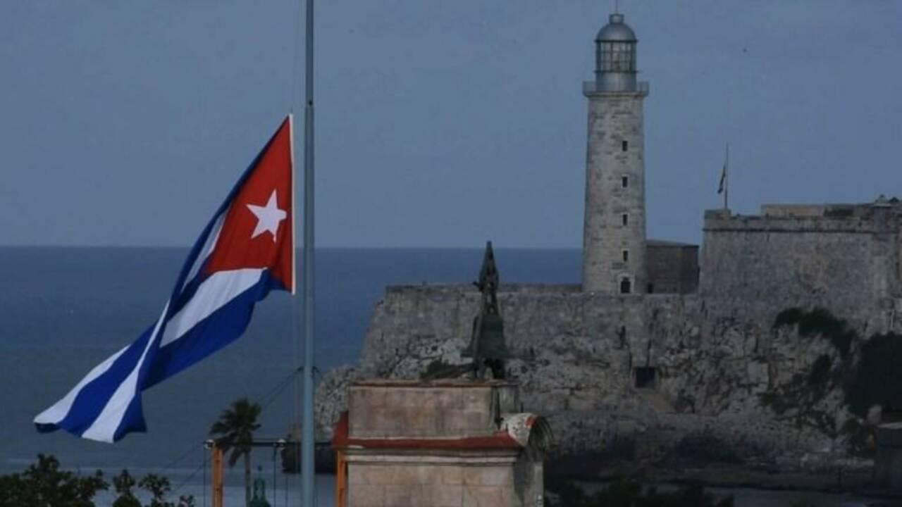 Drapeaux en berne à Cuba après la mort de Fidel Castro
