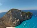 VIDÉO - En chute libre dans les îles grecques