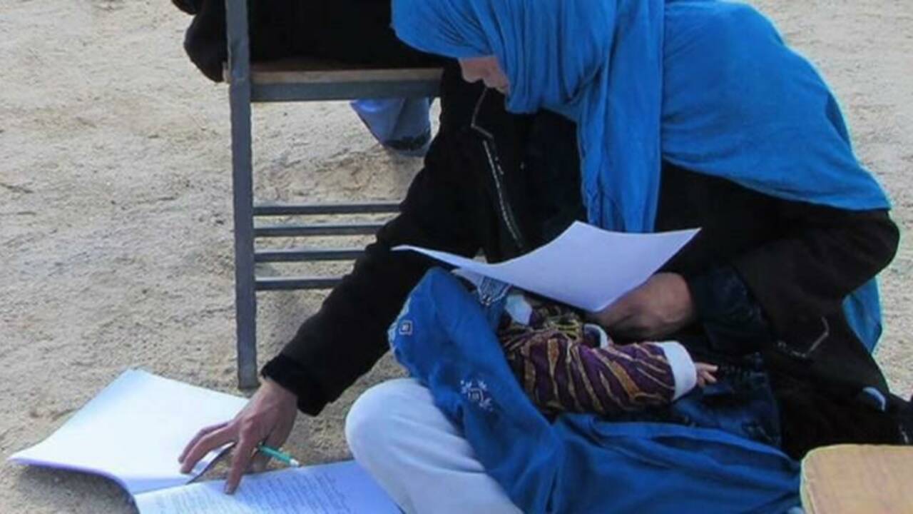 VIDÉO - Entretien avec l'Afghane qui a passé un examen avec son bébé