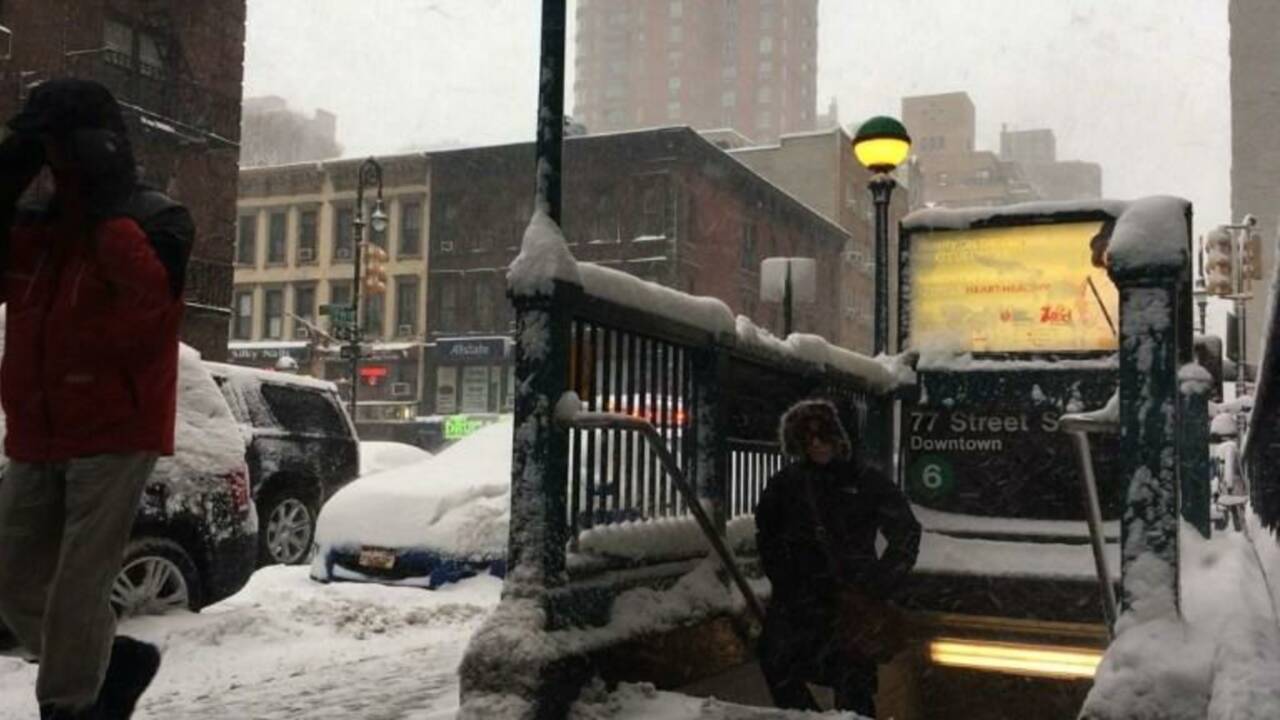 Etats-Unis: tempête de neige sur le nord-est, les écoles fermées