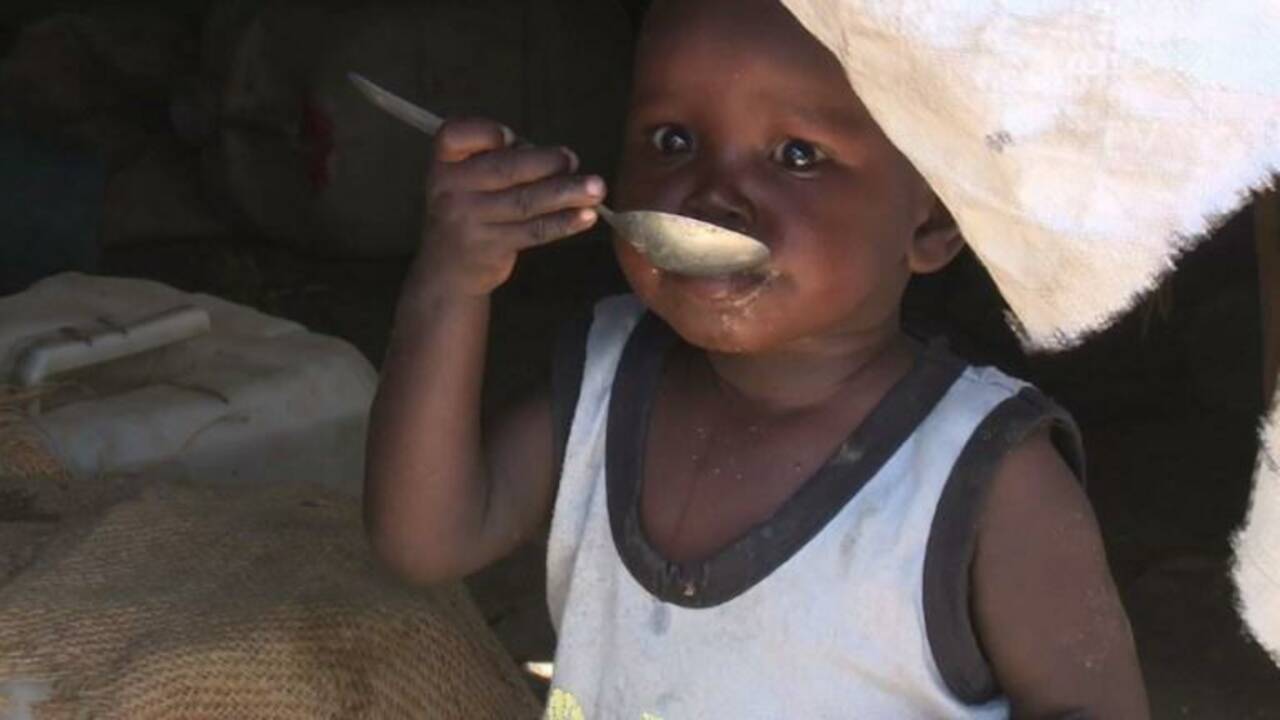 Fatigués et affamés, des Sud-Soudanais se réfugient au Soudan