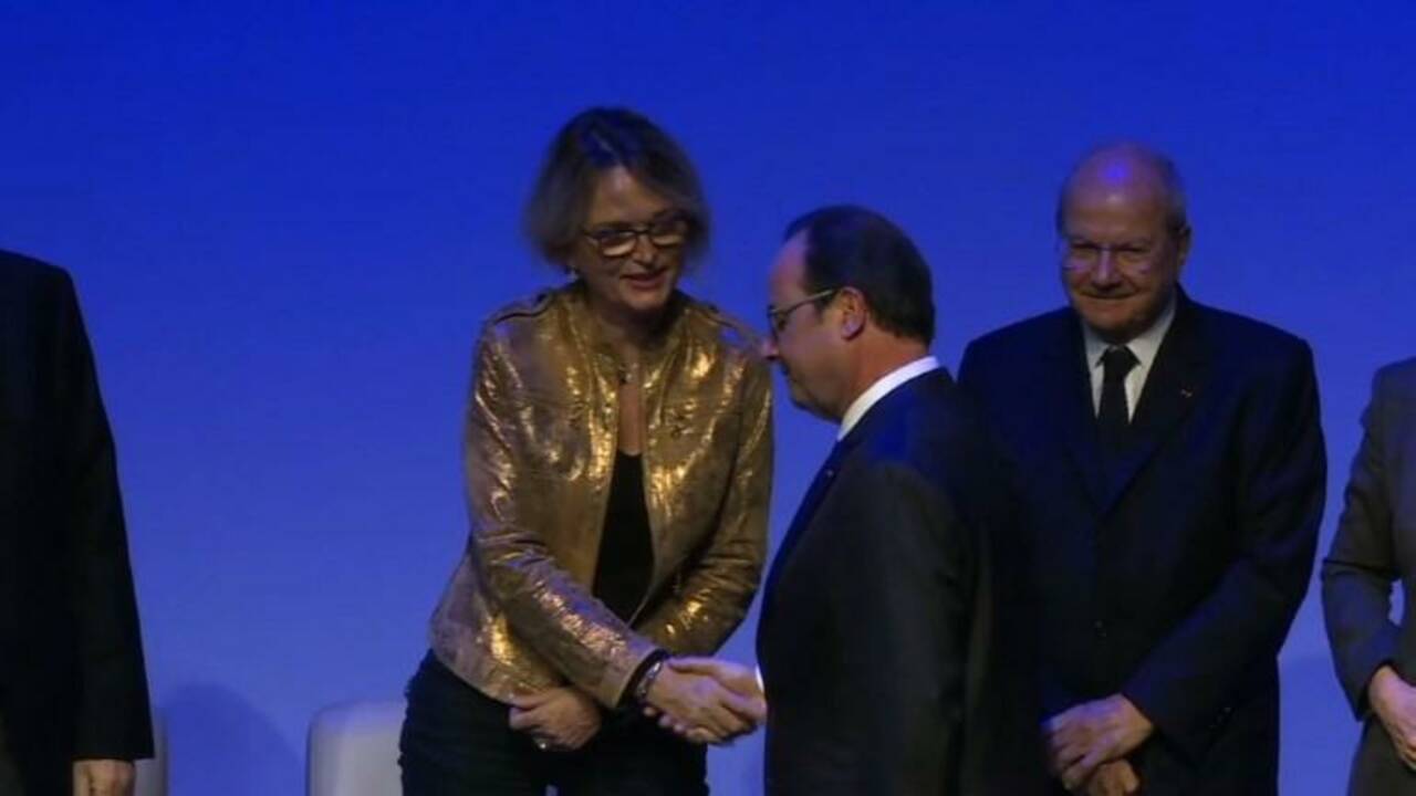 Hollande exprime son "amitié" pour Jacques Chirac
