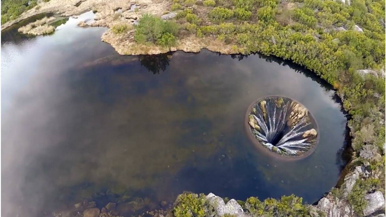 VIDÉO - L'étonnant trou du lac Covao dos Conchos, au Portugal