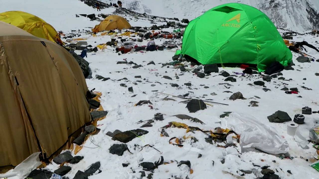 VIDÉO - L’Everest, décharge sauvage la plus haute au monde