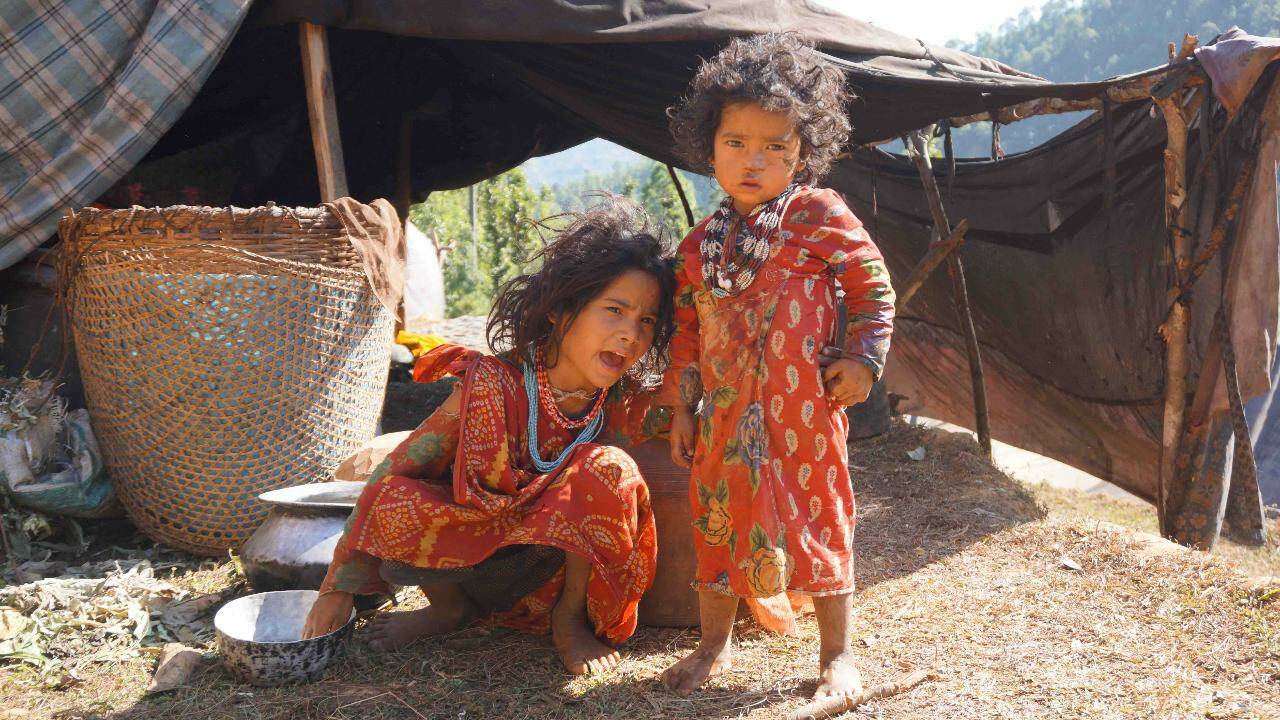 Eliott Schonfeld : "J’ai rencontré les Rautes, peuple nomade du Népal"