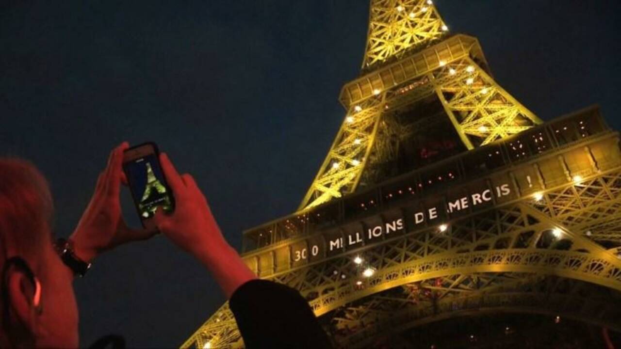 La tour Eiffel fête ses 300 millions de visiteurs