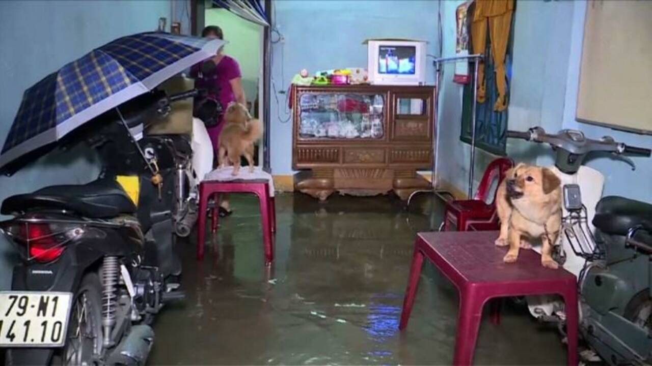 Le centre du Vietnam sous les eaux, 24 morts
