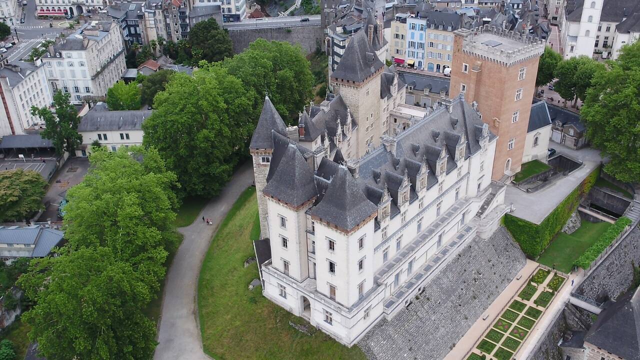 VIDÉO – Le château de Pau vu de drone