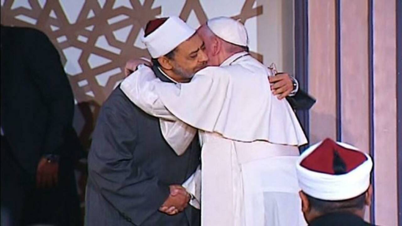 Le pape assiste à une conférence organisée par Al-Azhar au Caire