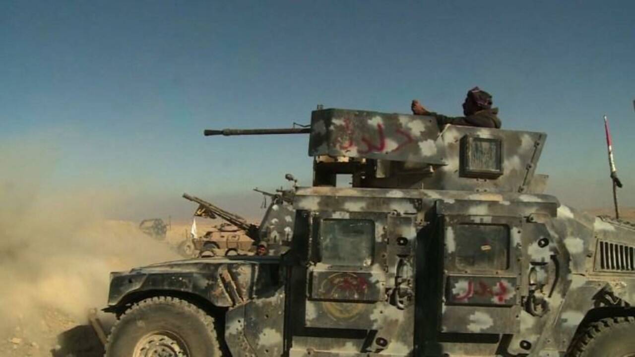 Les forces irakiennes aperçoivent la ville de Mossoul par le Sud