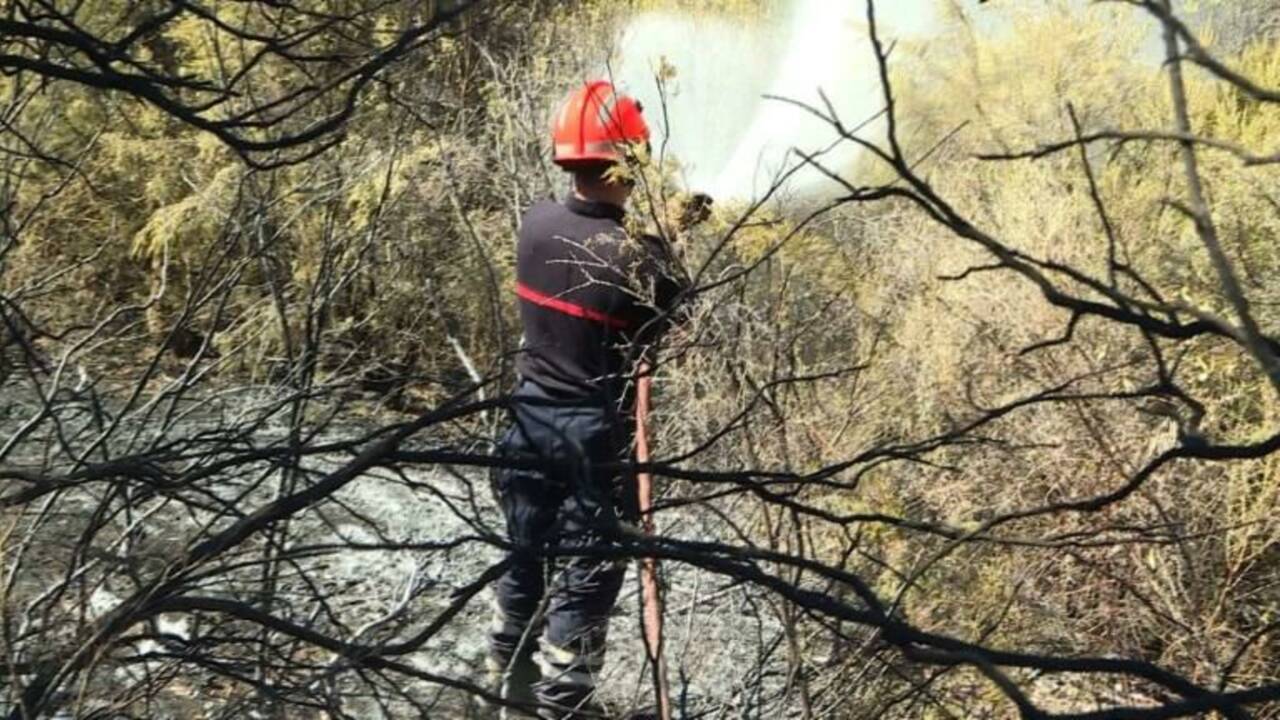 Les pompiers à l'oeuvre pour éviter de nouveaux départs de feu