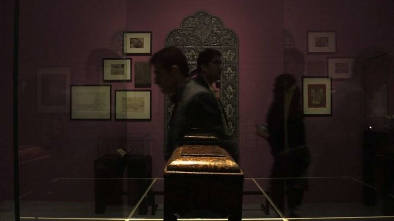 Louvre-Lens: l'art persan du 19e sublimé par Christian Lacroix