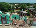 Mexique: les familles enterrent leurs proches victimes du séisme
