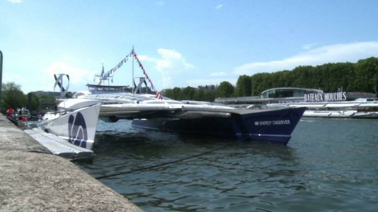 Nicolas Hulot baptise le catamaran autonome Energy Observer
