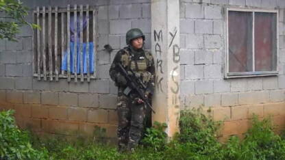 Angleterre : un faucon pèlerin pris au piègeu2026 dans un masque