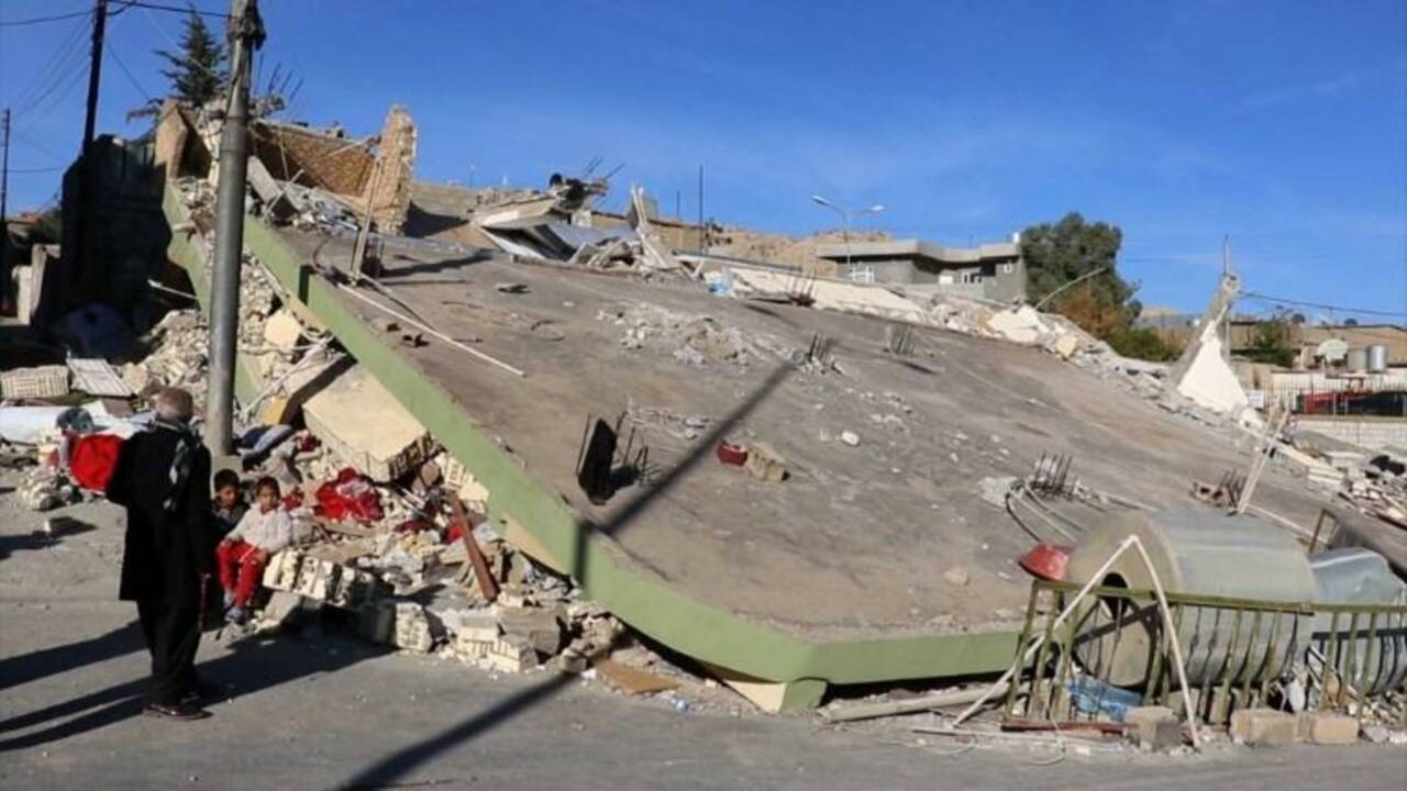 Séisme: les habitants d'une ville irakienne évaluent les dégâts