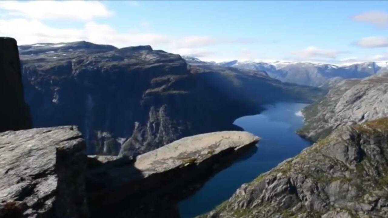 VIDÉO - L'incroyable panorama du rocher de Trolltunga, en Norvège