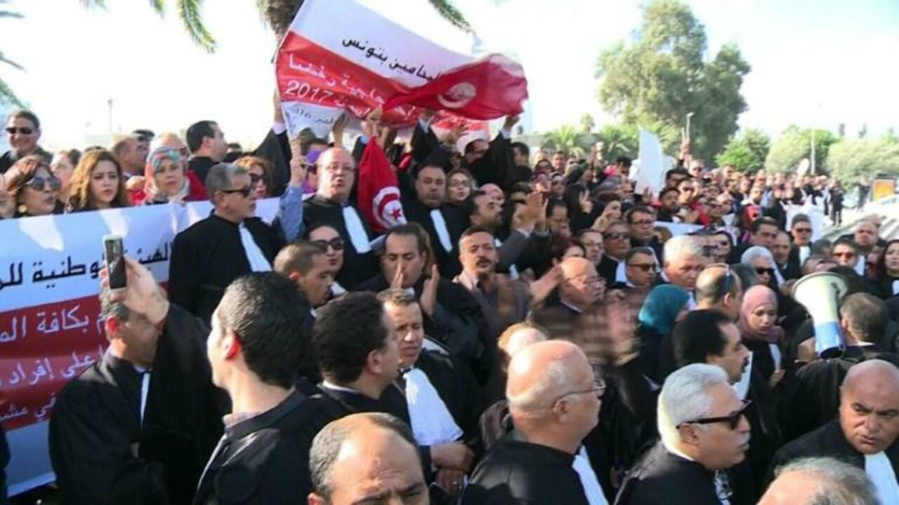 Tunisie: des avocats manifestent contre le projet de budget 2017