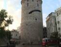 VIDÉO - Turquie: un "saut de l'extrême" du haut de la Tour de Galata