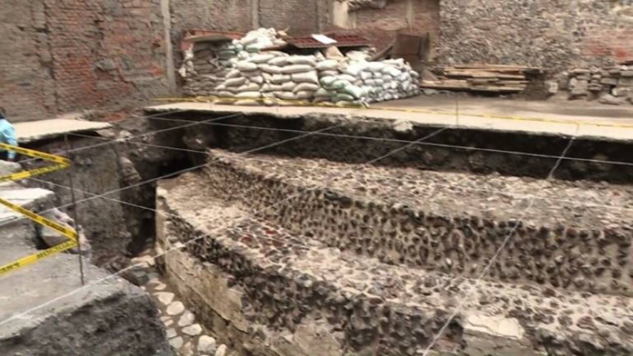 Un ancien temple et un terrain aztèques découverts à Mexico