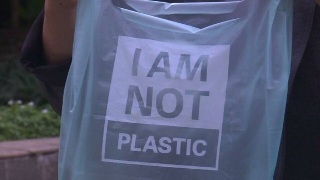 Indonésie: un entrepreneur s'attaque au fléau du plastique