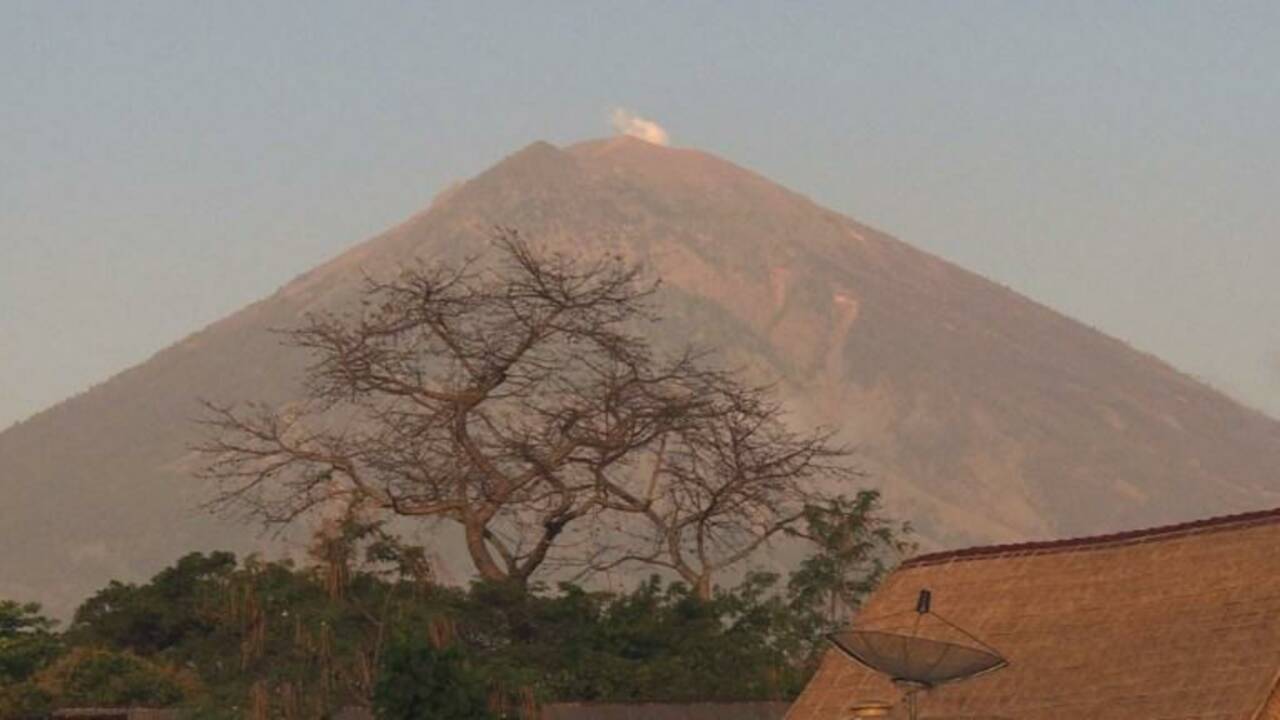 Un volcan de Bali gronde, plus de 75.000 personnes évacuées