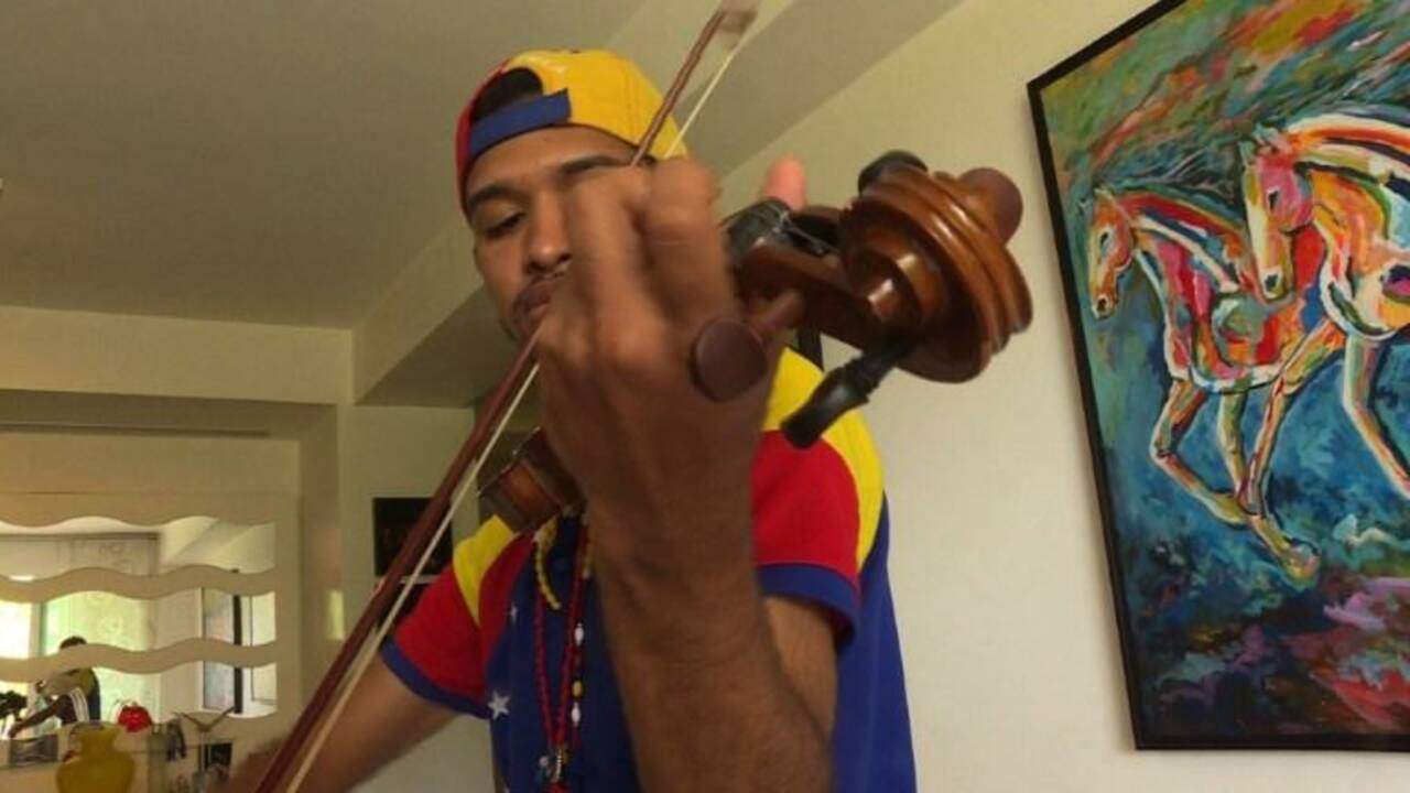 Venezuela: la rue "s'est éteinte", déplore le violoniste Arteaga