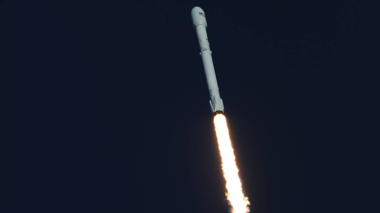 SpaceX lance avec succès sa plus puissante fusée Falcon 9