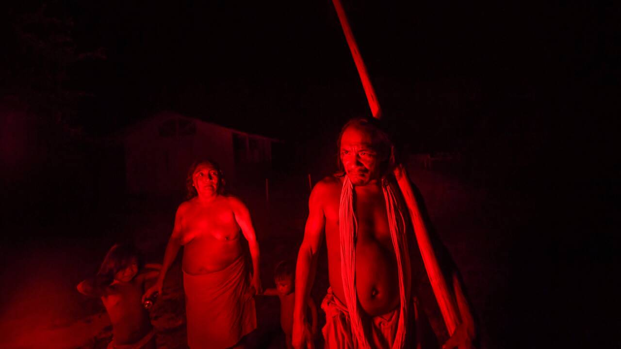 Amazonie: les tribus aiguisent leurs flèches contre les envahisseurs