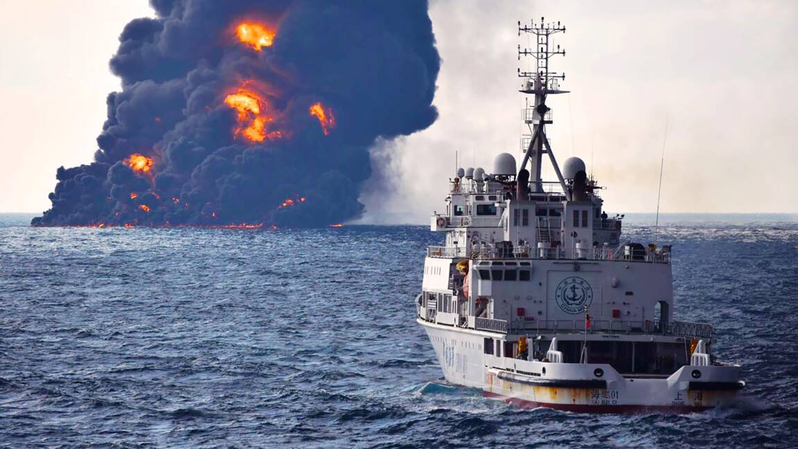 Naufrage d'un pétrolier iranien: gigantesque marée noire en mer de Chine