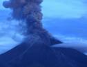 VIDÉO  - Philippines : le volcan Mayon crache lave et cendres