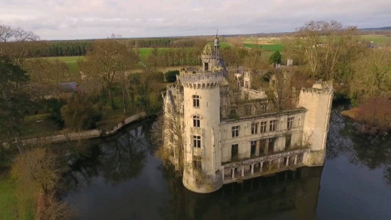 Des milliers d'internautes au chevet d'un château français