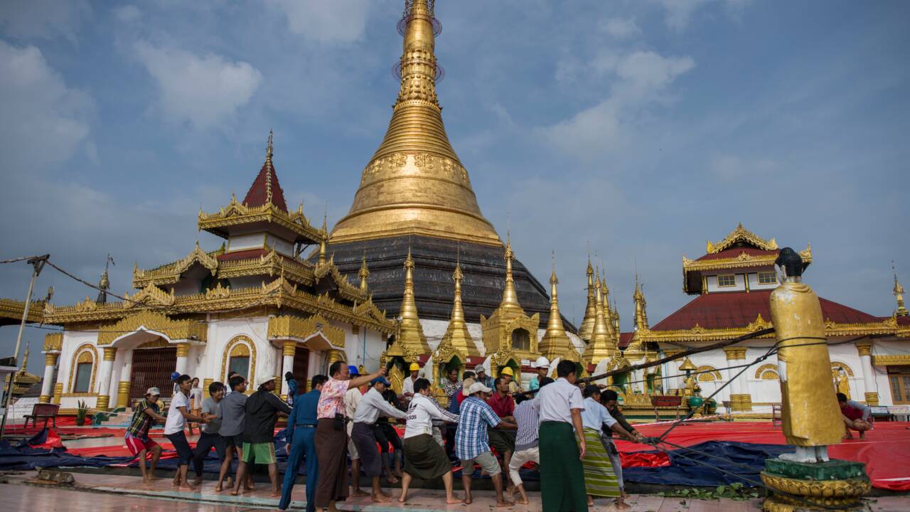 Birmanie : une pagode renommée endommagée par un glissement de terrain