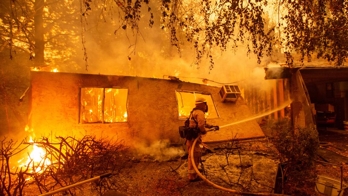 L'incendie le plus meurtrier de Californie maîtrisé à "100%"