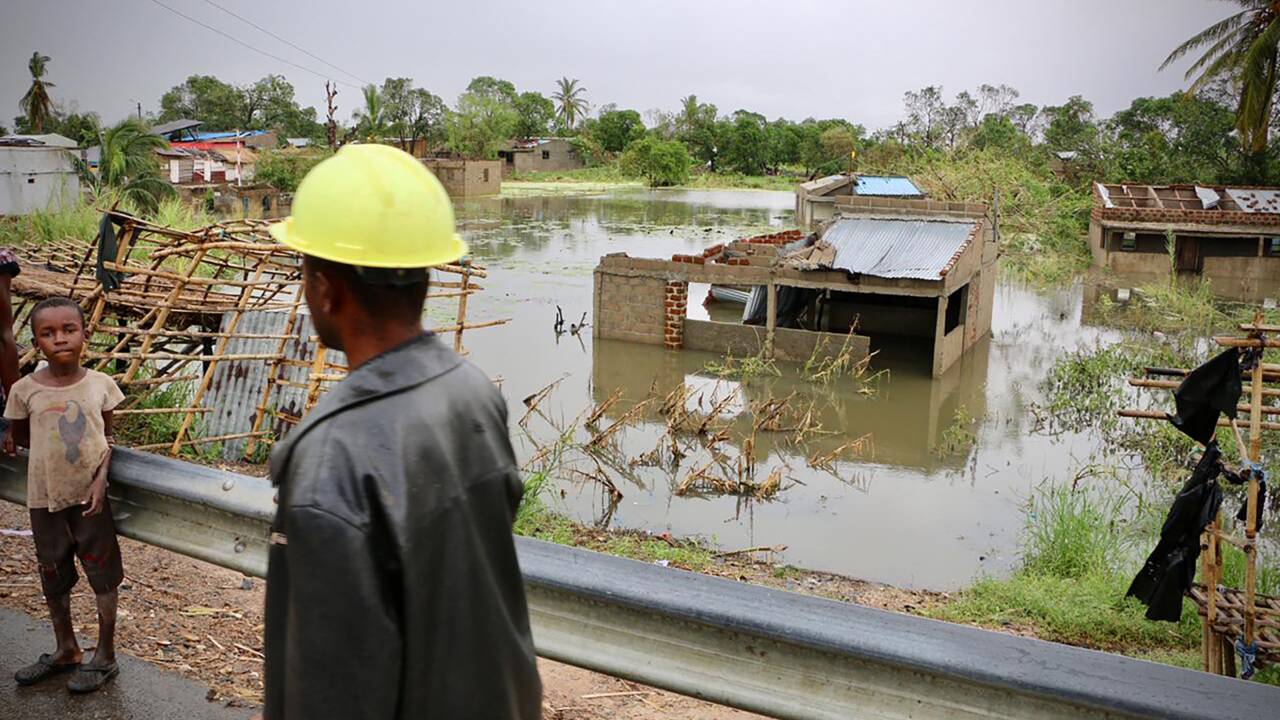 Cyclone Idai: 300 morts, course contre la montre pour sauver des vies