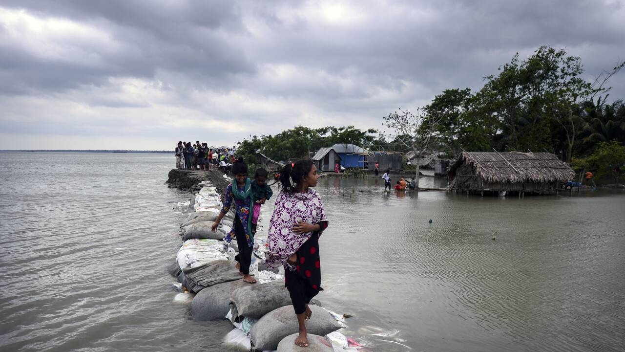 Le cyclone Fani faiblit mais fait 9 morts au Bangladesh