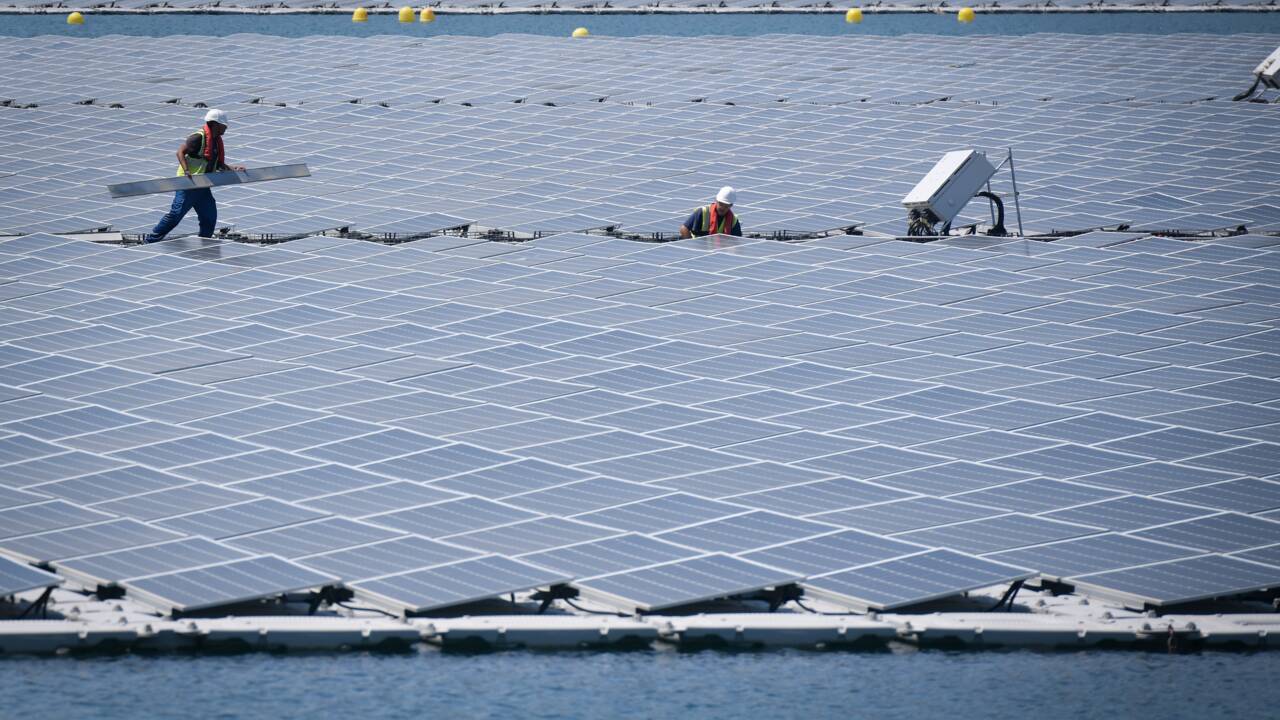 En Provence, la première centrale solaire flottante de France