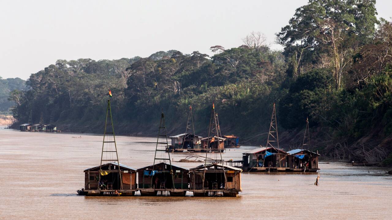 En Amazonie, mines et exploitation pétrolière cernent les communautés indigènes