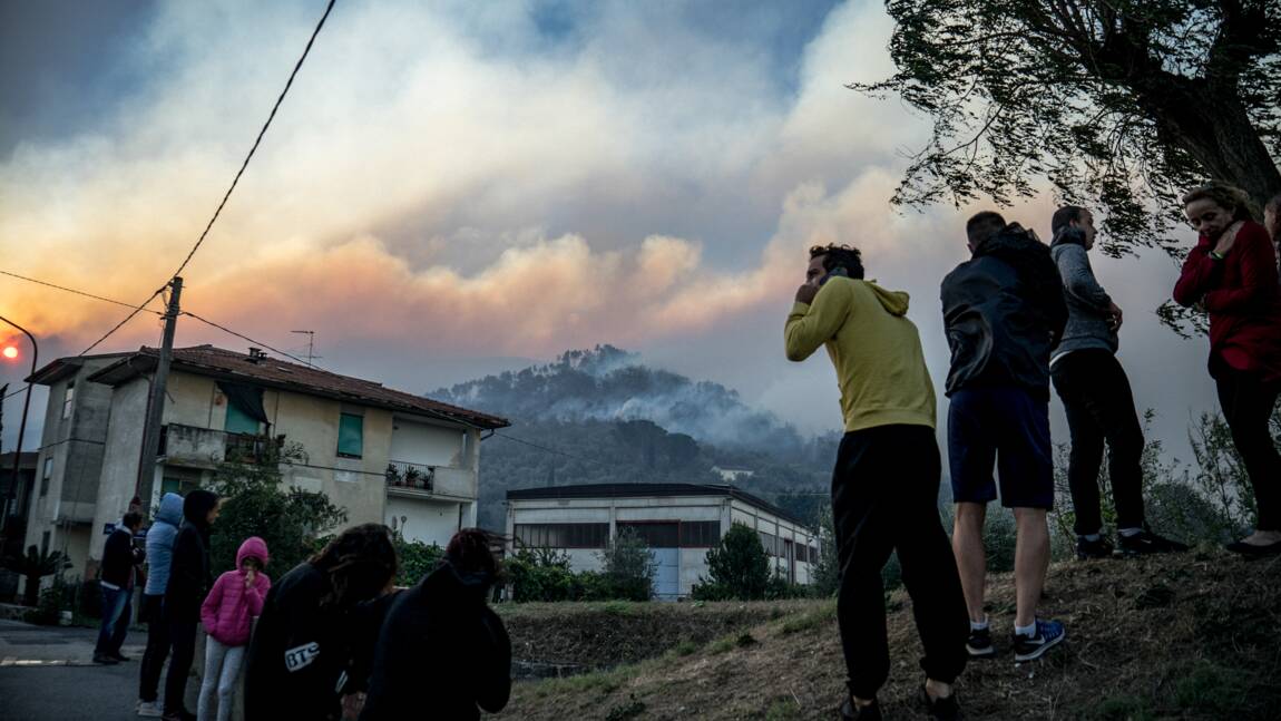 Italie: vaste incendie en Toscane, des centaines de personnes évacuées