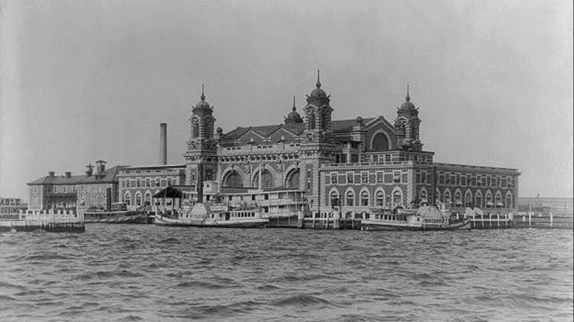 Histoire D Ellis Island La Porte D Entree Pour Le Reve Americain Geo Fr