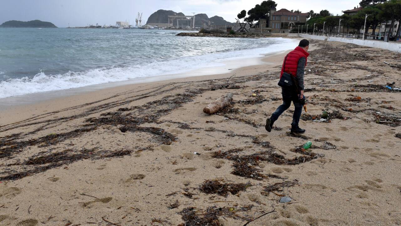 Des boulettes d'hydrocarbure sur des plages de La Ciotat et des calanques de Marseille