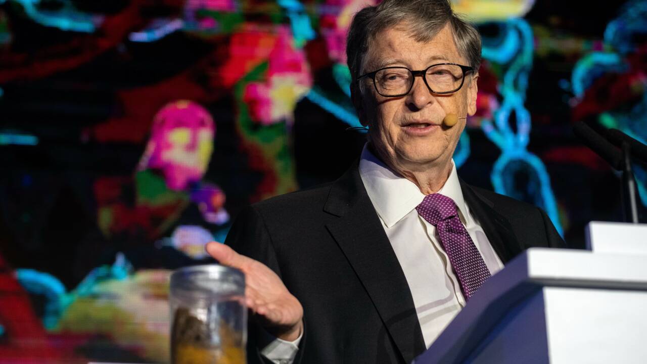 Pot de chambre en main, Bill Gates défend la "révolution des WC" en Chine