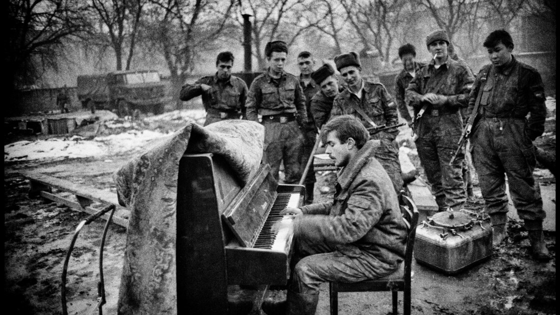 Le Photographe Alain Keler Publie Son Journal Entre Intimite Et Grands Evenements Du 20eme Siecle Geo Fr