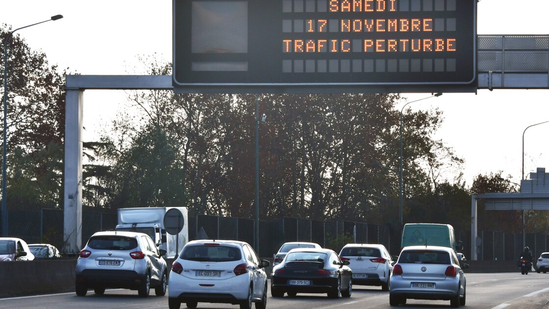 J 1 Pour Les Gilets Jaunes Le Gouvernement Entre Fermeté