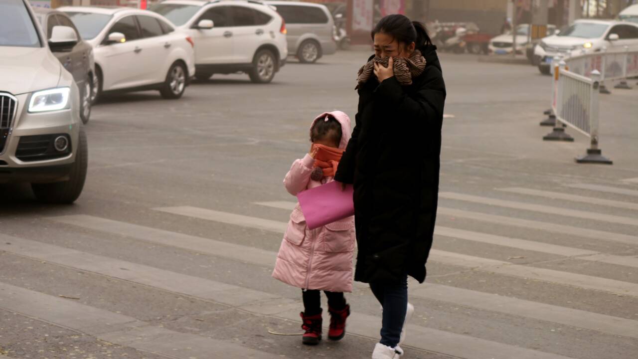 Chine: une ville frappée par une tempête de sable
