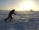 Russie : en Sibérie avec les chasseurs de glace, principale source d'eau potable
