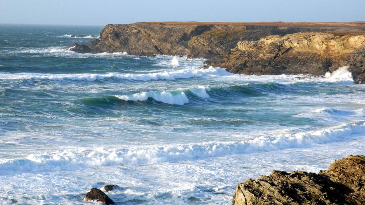 10 spots pour faire du surf en Bretagne