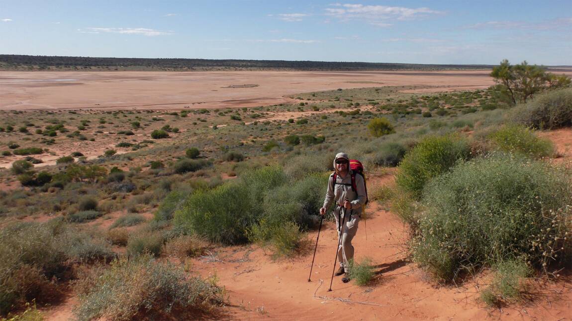 Australie : il est le premier à avoir traversé le désert de Simpson seul et à pied