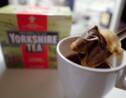 Royaume-Uni: polémique sur des sachets de thé écolos trop fragiles